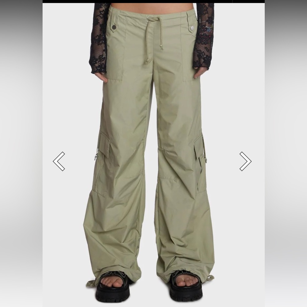 Disc sharing cargo pants